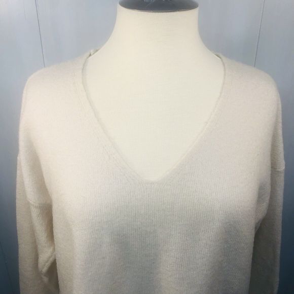 Dreamers for Anthropologie cream v-neck sweater size small, cotton blend - Picture 5 of 11